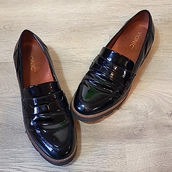 Vionic Shoes - Vionic Cheryl Lug Sole Loafer size 8